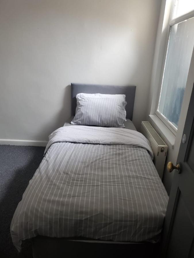 Blessington Road B&B & Lockinn Bar & Restaurant Liverpool Eksteriør billede